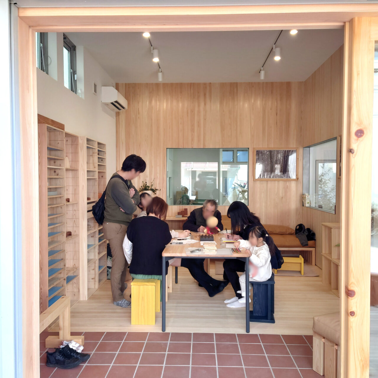 まちの木工所「HiNT」