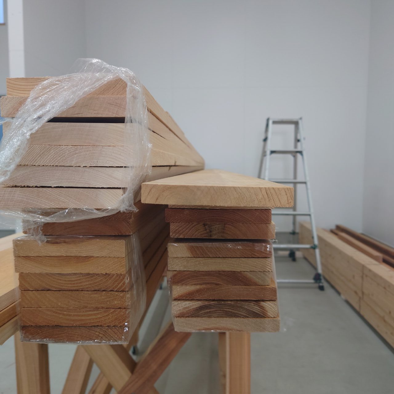 まちの木工所「HiNT」