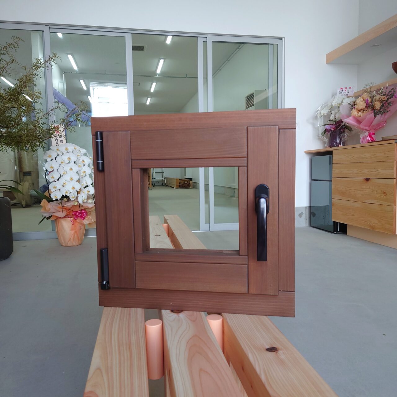 まちの木工所「HiNT」