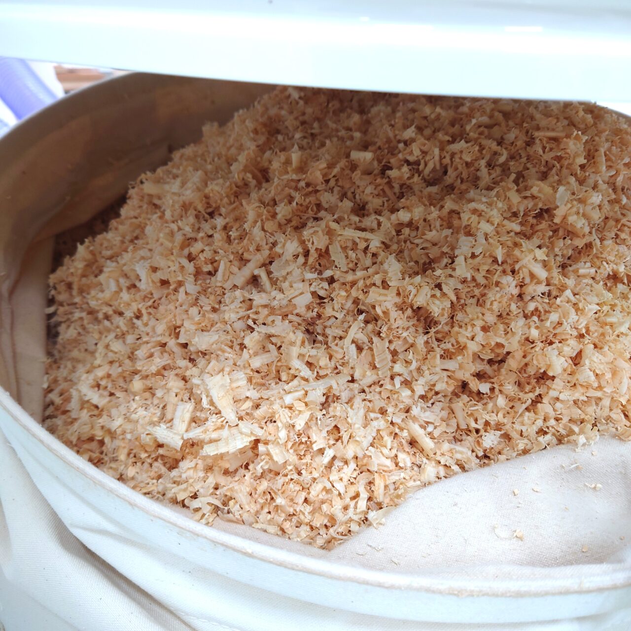 まちの木工所「HiNT」