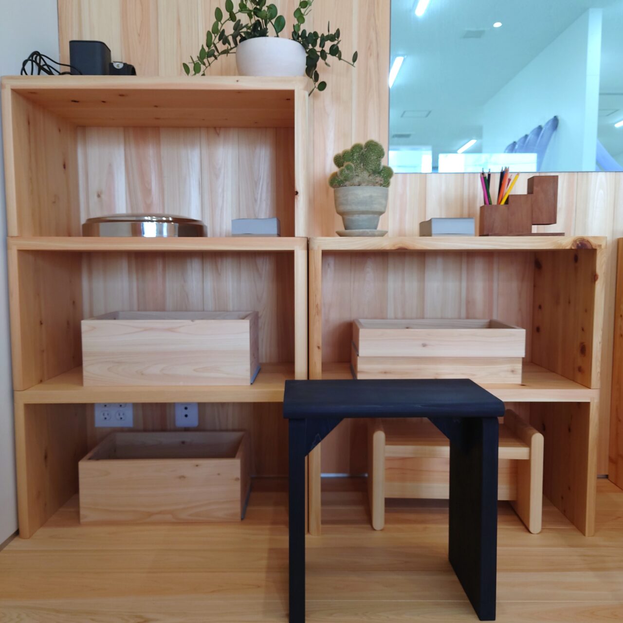 まちの木工所「HiNT」