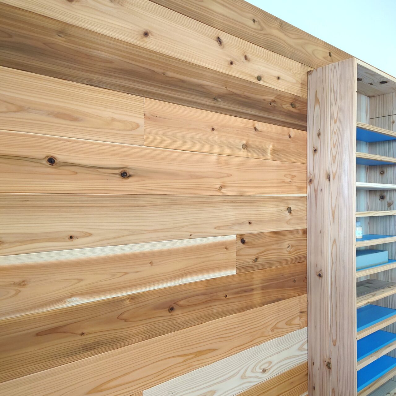 まちの木工所「HiNT」