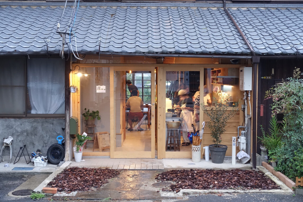 深河内PORT 三角市